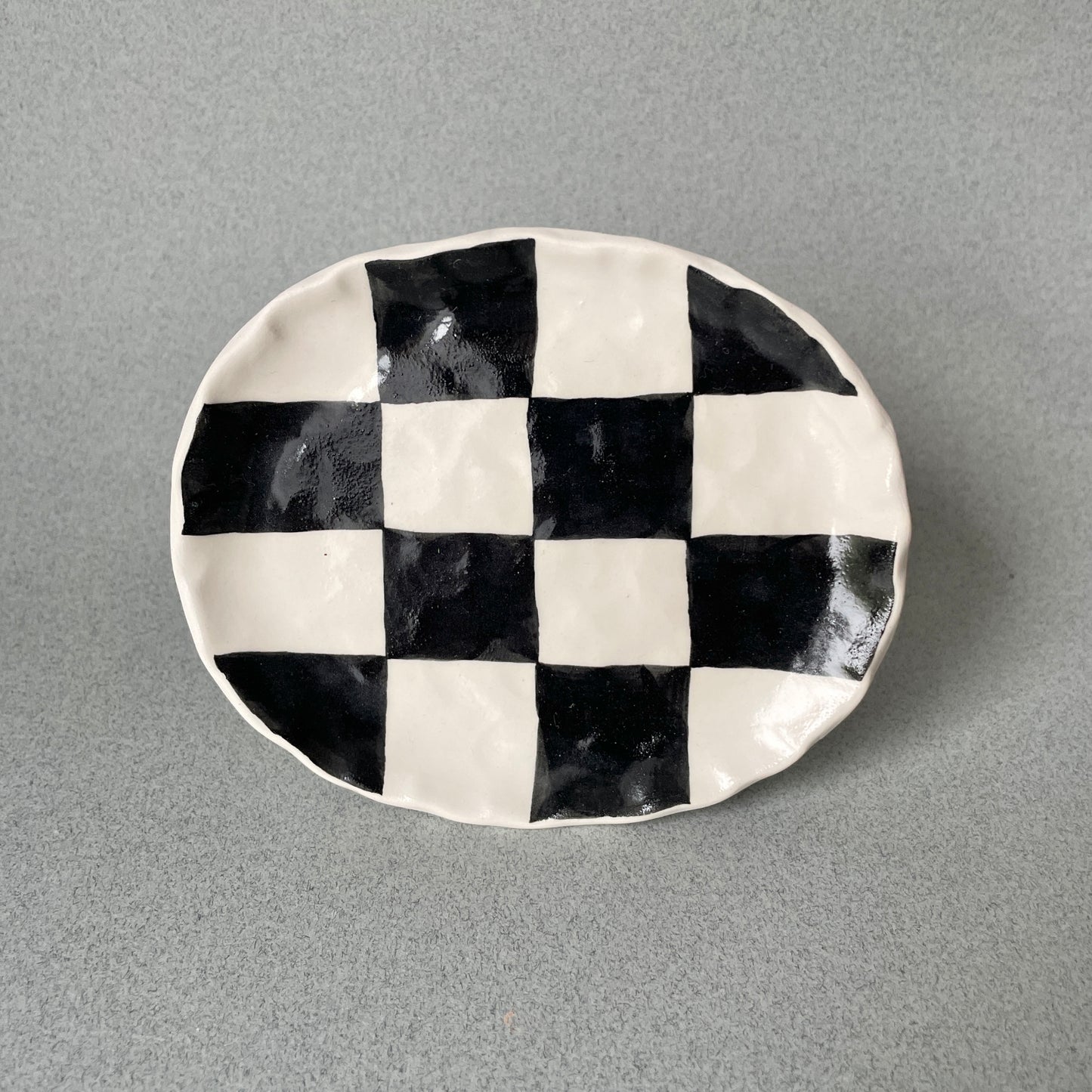 monochrome checkered soap dish