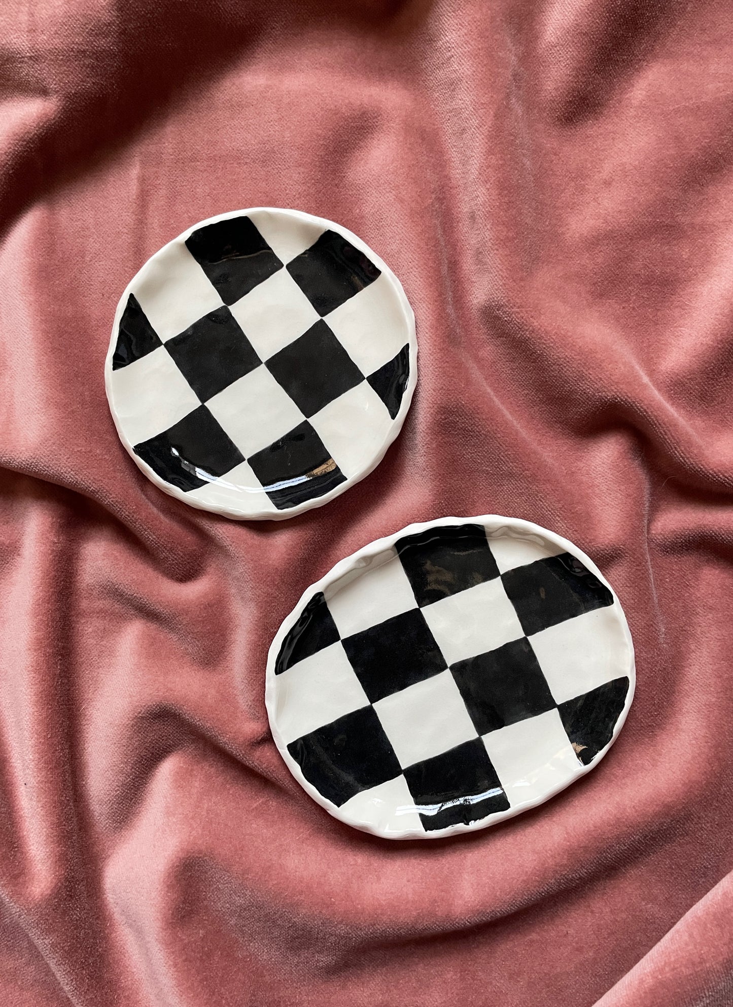 monochrome checkered soap dish