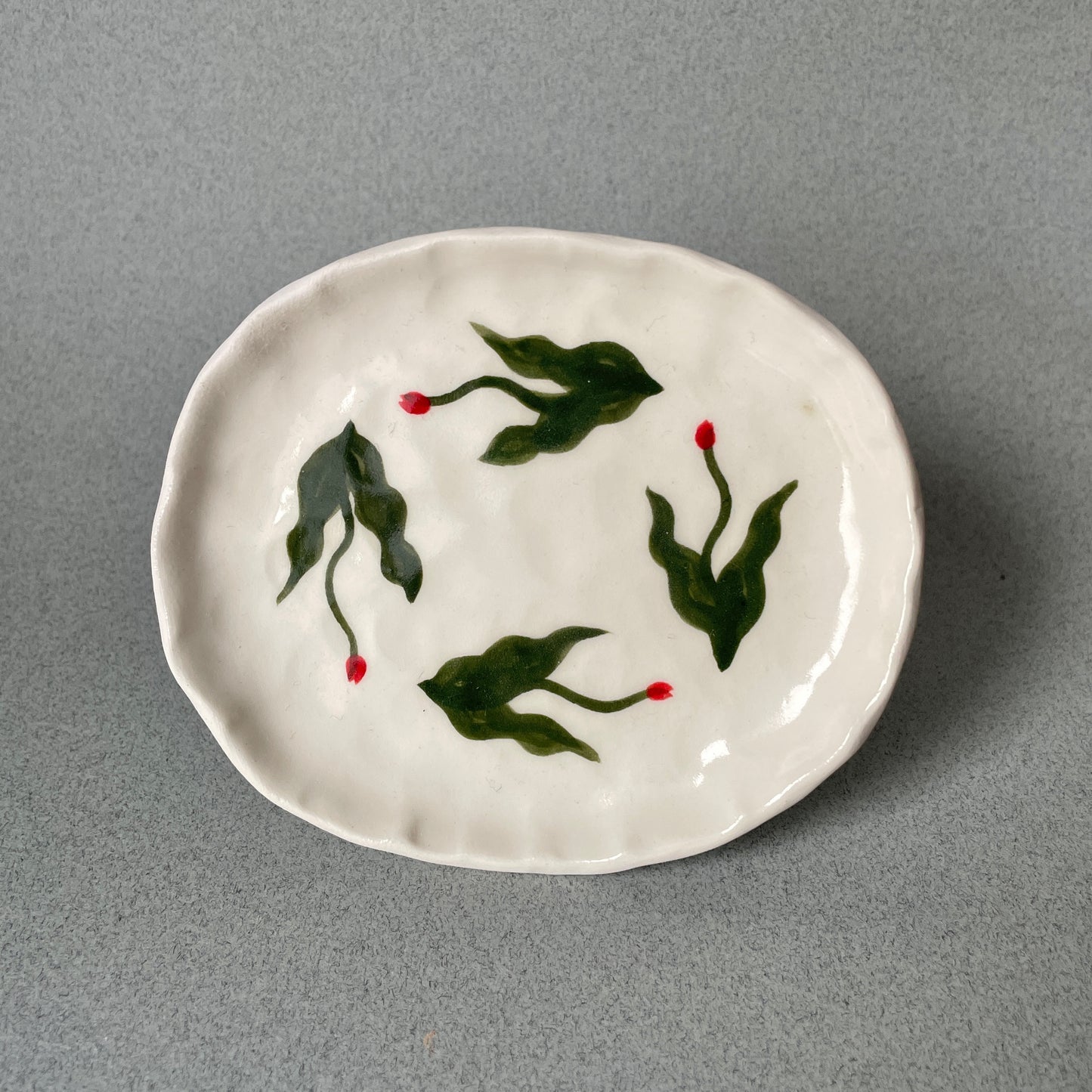 tulips in the round soap dish